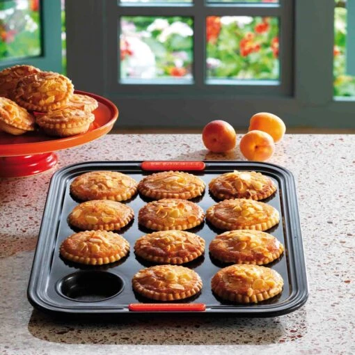 Le Creuset Bakeware - Cupcake/Muffin Pan/Tray, 40x30cm, 12 Cups -Kitchen Appliances Sale 7BKWLEC0300 003 2