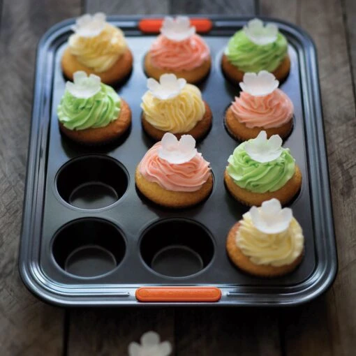 Le Creuset Bakeware - Cupcake/Muffin Pan/Tray, 40x30cm, 12 Cups -Kitchen Appliances Sale 7BKWLEC0300 004 2